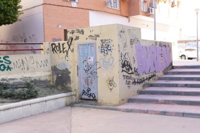 No son grafitis, son pintadas que ensucian la ciudad.