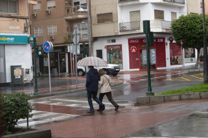 Este martes ha tocado sacar los paraguas.