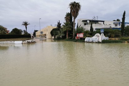 Calles inundadas en la zona naturista de Vera Playa.