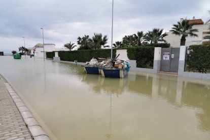 Calles inundadas en la zona naturista de Vera Playa.