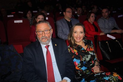 Alcalde de Albox y la secretaria del Ayuntamiento.