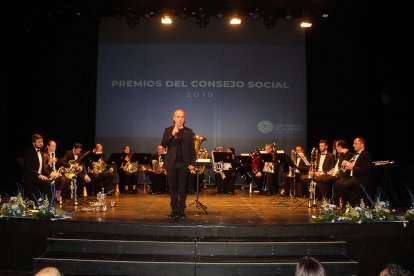 Ensemble de metales y percusión, de la Orquesta de la Universidad de Almería, dirigida por Juan José Navarro.