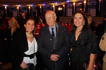 La decana del Colegio de Economistas, Emilio Lledó y Magdalena Cantero.