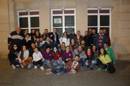 Las comparsas, femenina y masculina de Granada.