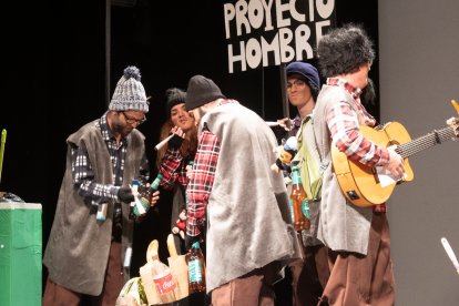 La chirigota de Mariano Ruiz que este año se presentan como ‘Esta chirigota engancha’.