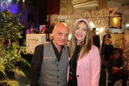 Paco Valdivia y Mª Luz Negrillo, creador del escenario de la boda y organizadora.