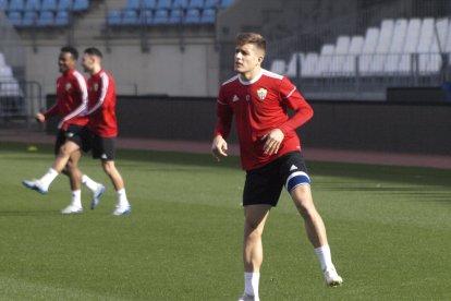 Corpas iniciando el calentamiento.