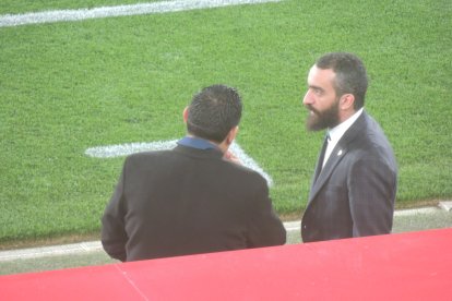 Mohamed El Assy bajó a la hierba.