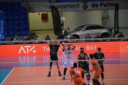 Partido de alta tensión.