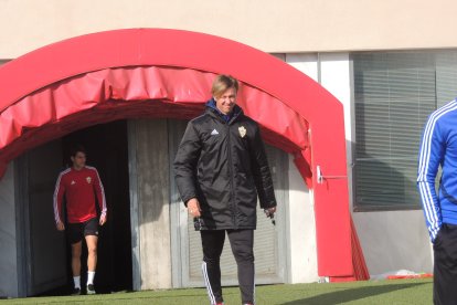 Guti rumbo a la hierba.