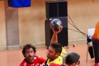 Dani y Segundo cerrando en defensa.