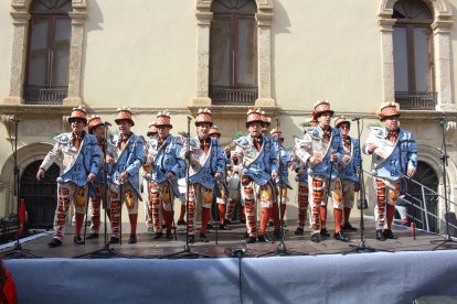 Comparsas y grupos de baile de Levante y Poniente en el Desfile de Carnaval.