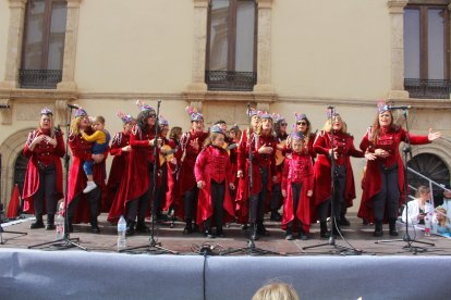 Comparsas y grupos de baile de Levante y Poniente en el Desfile de Carnaval.