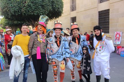 Comparsas y grupos de baile de Levante y Poniente en el Desfile de Carnaval.