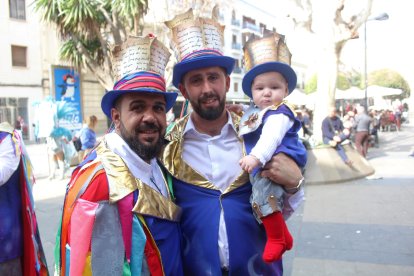Comparsas y grupos de baile de Levante y Poniente en el Desfile de Carnaval.