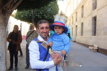 Comparsas y grupos de baile de Levante y Poniente en el Desfile de Carnaval.