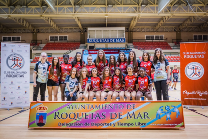 las infantiles posan en el Infanta Cristina.