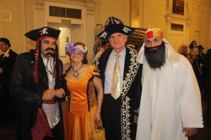 Cena-baile de Carnaval que acogió el salón noble del Círculo.