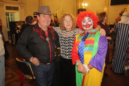 Cena-baile de Carnaval que acogió el salón noble del Círculo.