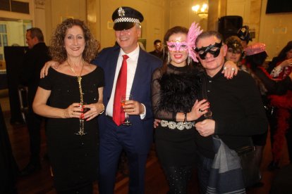 Cena-baile de Carnaval que acogió el salón noble del Círculo.