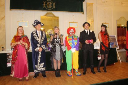 Cena-baile de Carnaval que acogió el salón noble del Círculo.