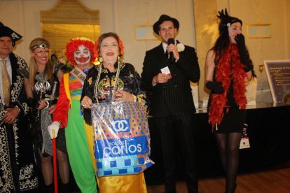 Cena-baile de Carnaval que acogió el salón noble del Círculo.