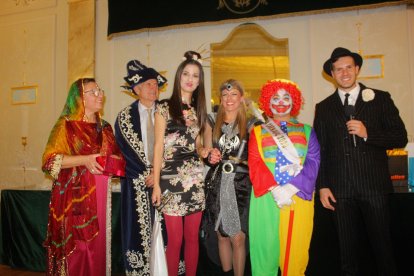 Cena-baile de Carnaval que acogió el salón noble del Círculo.