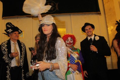 Cena-baile de Carnaval que acogió el salón noble del Círculo.