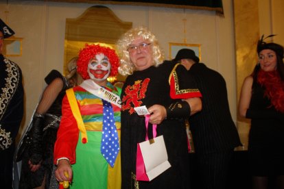 Cena-baile de Carnaval que acogió el salón noble del Círculo.