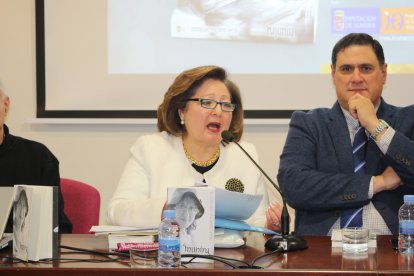 Presentación del libro ‘Munira’ antología poética de Pilar Quirosa.