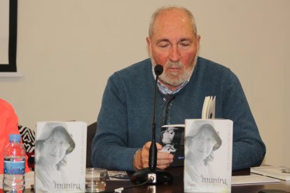 Presentación del libro ‘Munira’ antología poética de Pilar Quirosa.