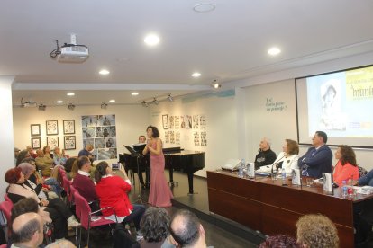 Presentación del libro ‘Munira’ antología poética de Pilar Quirosa.