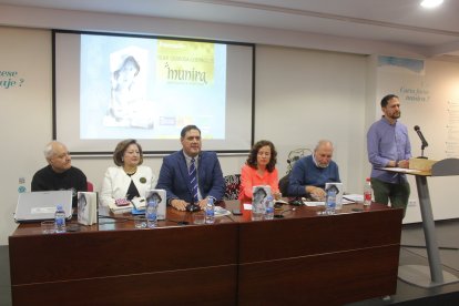 Presentación del libro ‘Munira’ antología poética de Pilar Quirosa.