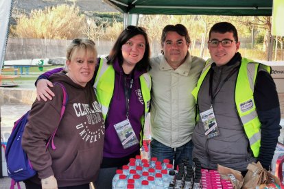 Carmen y José_Carlos con representantes del Ayuntamiento de Bentarique.
