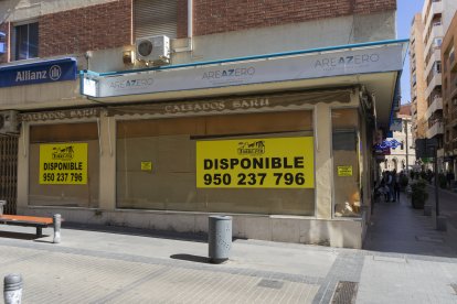 Persianas cerradas en el corazón de la ciudad.