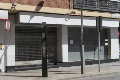 Persianas cerradas en el corazón de la ciudad.