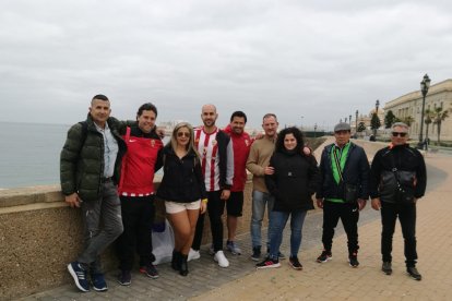 Peña Milhojas acompañando a su equipo.