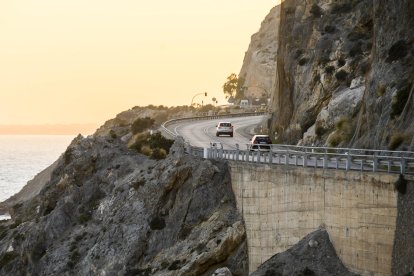 Cañarete: pasan los primeros coches en este 2020.