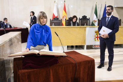 Toma de posesión de los doce nuevos funcionarios.