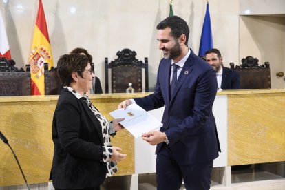 Toma de posesión de los doce nuevos funcionarios.