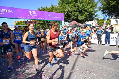 Carrera del Día de la Mujer en Almería. Llegadas a meta de 11 a 11:30 horas