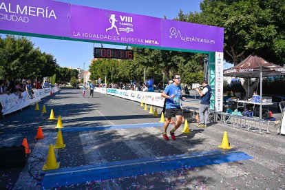 Carrera del Día de la Mujer en Almería. Llegadas a meta de 11 a 11:30 horas