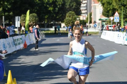 Carrera del Día de la Mujer en Almería. Llegadas a meta de 11 a 11:30 horas