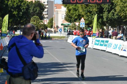 Carrera del Día de la Mujer en Almería. Llegadas a meta de 11 a 11:30 horas