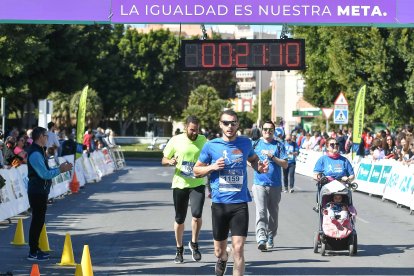 Carrera del Día de la Mujer en Almería. Llegadas a meta de 11:30 a 11:45 horas.