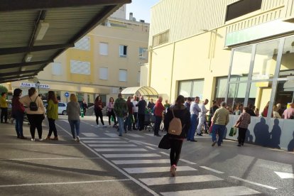 Colas para entrar en un supermercado de Albox.