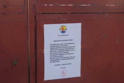 Entrada al campo Juanjo Morales, en El Zapillo.