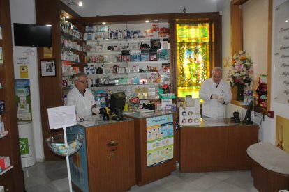 Farmacia Las Cuatro Calles, en calle Real esquina Eduardo Pérez.