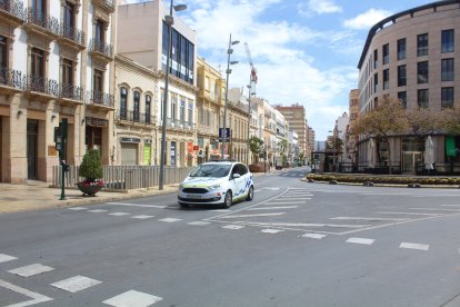 Patrulla de la Policía Local en Puerta de Purchena.