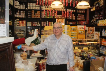 El propietario de la tienda San Francisco de calle Castelar.